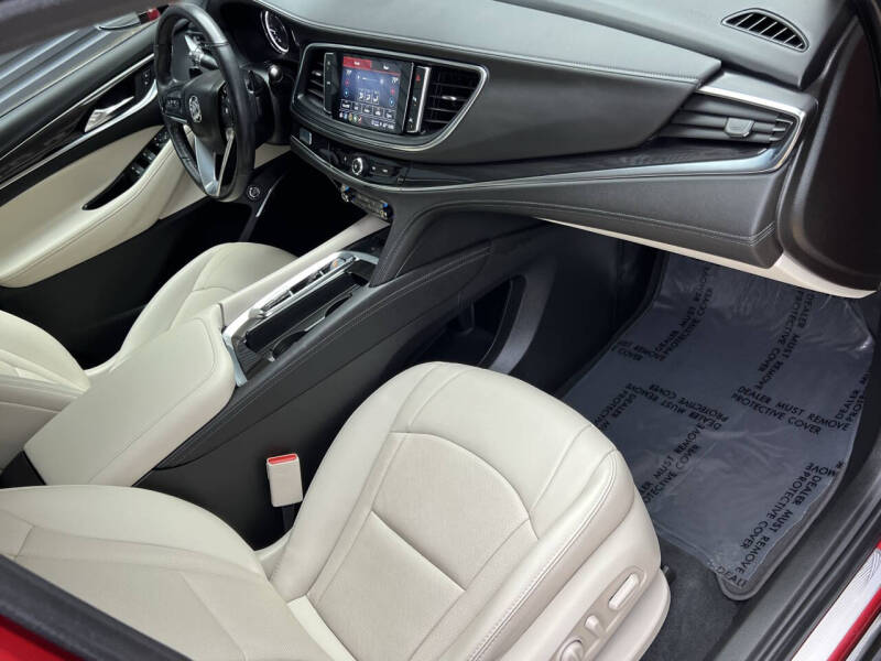 2023 Buick Enclave Essence
