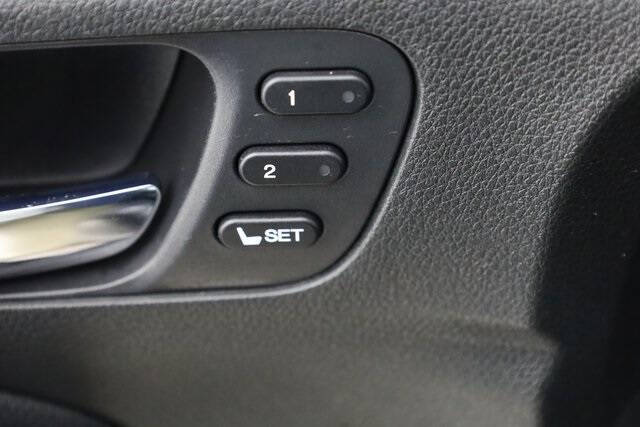 2019 Honda Pilot Touring w/Rear Captain's Chairs