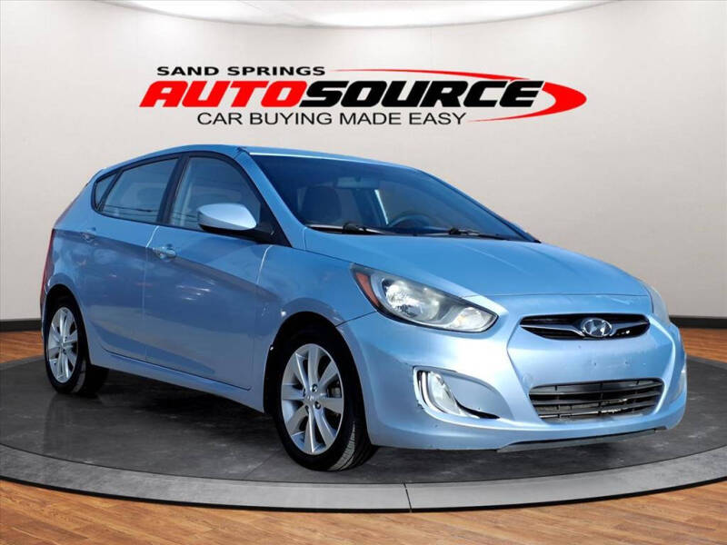 2012 Hyundai Accent SE's photo