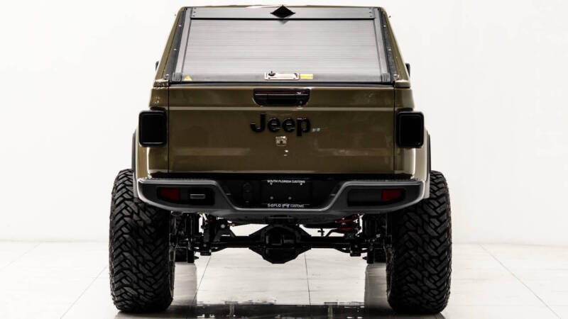 2025 Jeep Gladiator NightHawk