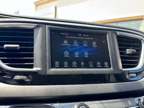 2020 Chrysler Voyager L