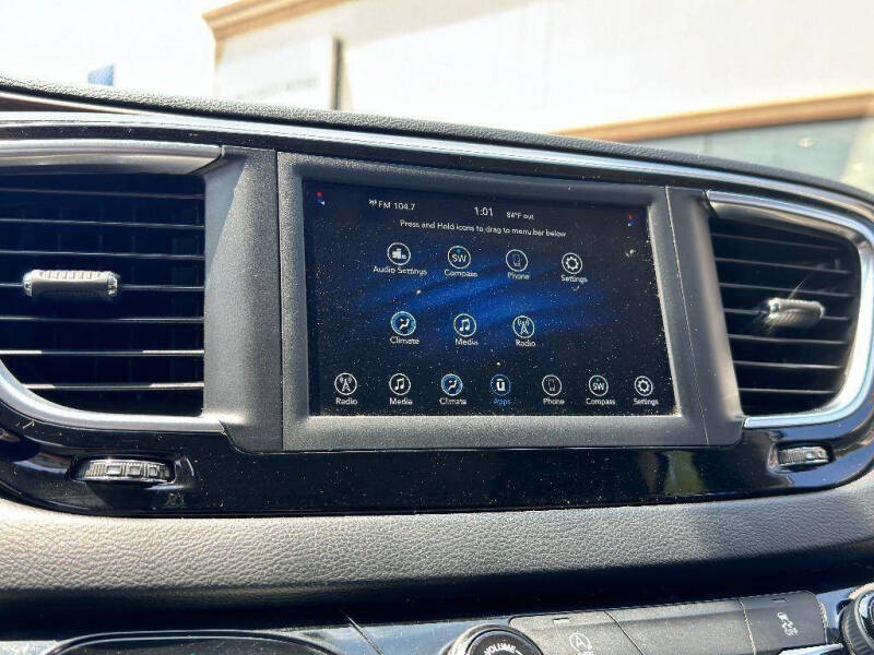 2020 Chrysler Voyager L