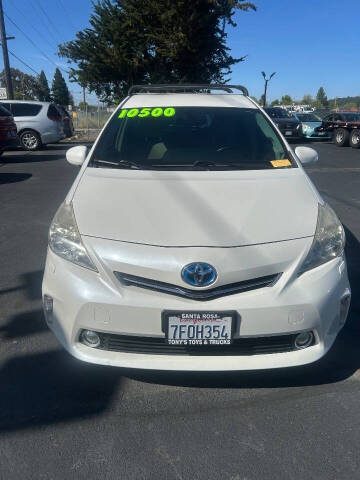 2014 Toyota Prius v Five