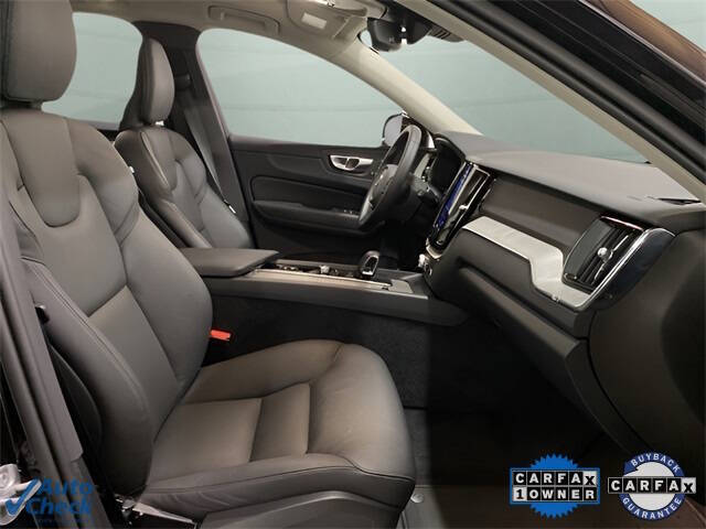 2025 Volvo XC60 B5 Plus Dark Theme