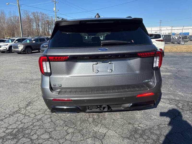 2025 Ford Explorer ST-Line