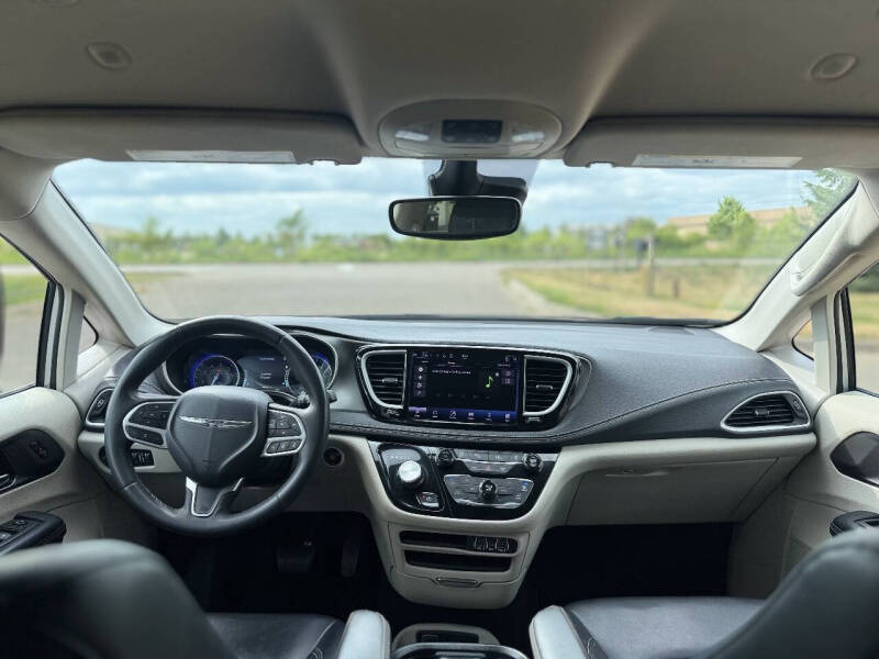 2023 Chrysler Pacifica Touring L