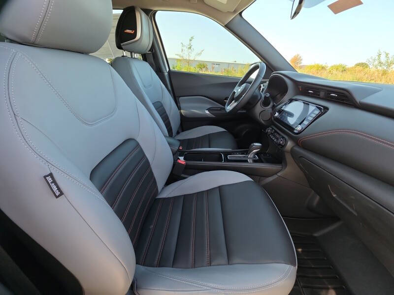 2021 Nissan Kicks SR