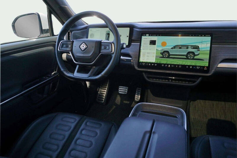 2023 Rivian R1S Adventure