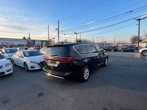 2023 Chrysler Pacifica Touring L
