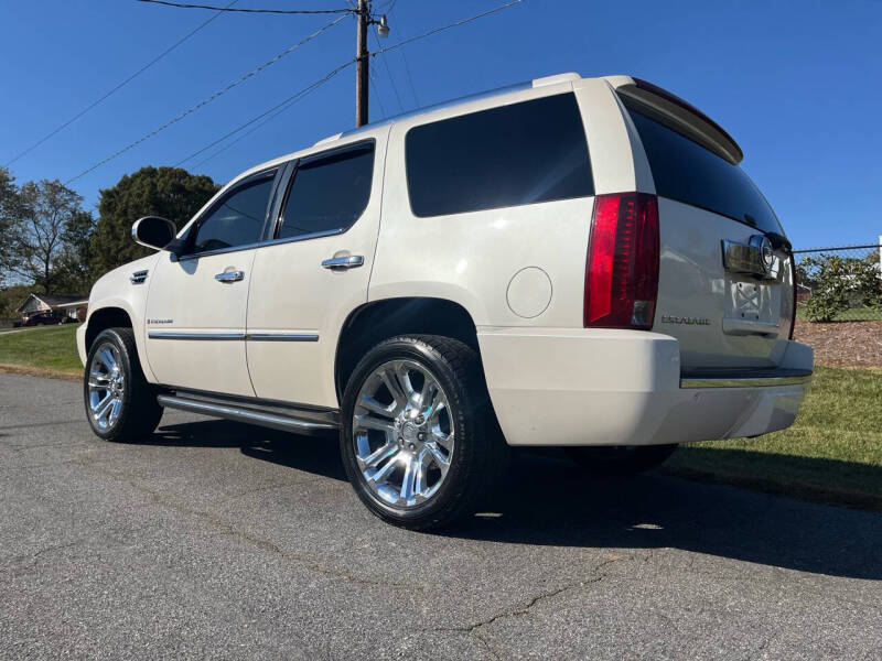 2007 Cadillac Escalade Base photo 10