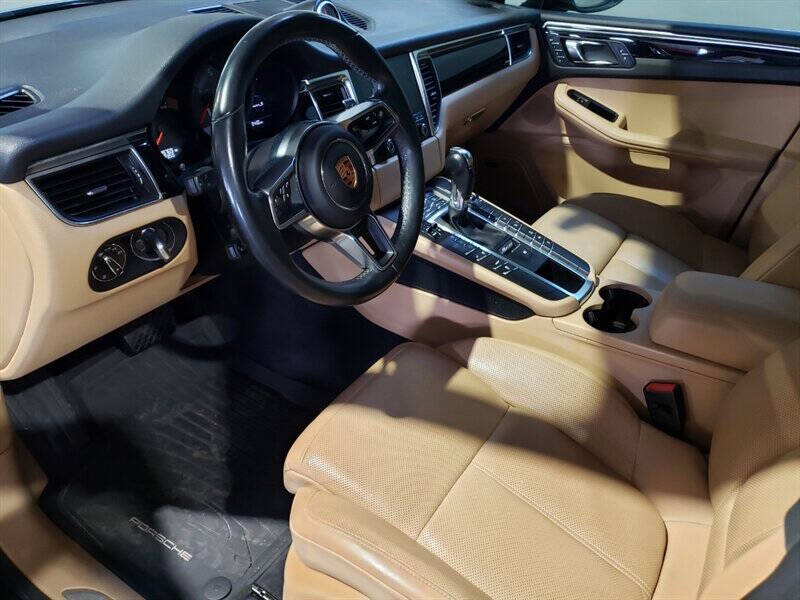 2017 Porsche Macan 2