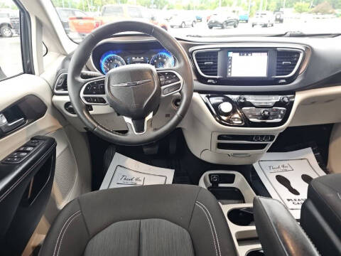 2022 Chrysler Voyager LX