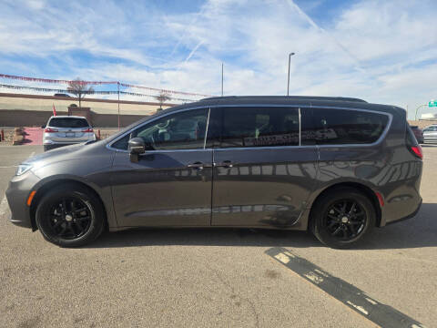 2022 Chrysler Pacifica Touring L