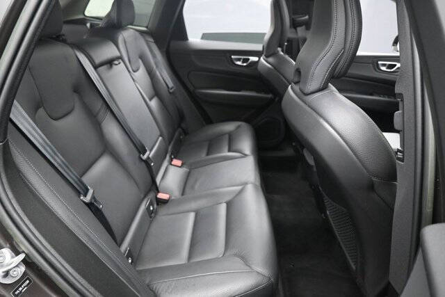 2023 Volvo XC60 B5 Plus Dark Theme