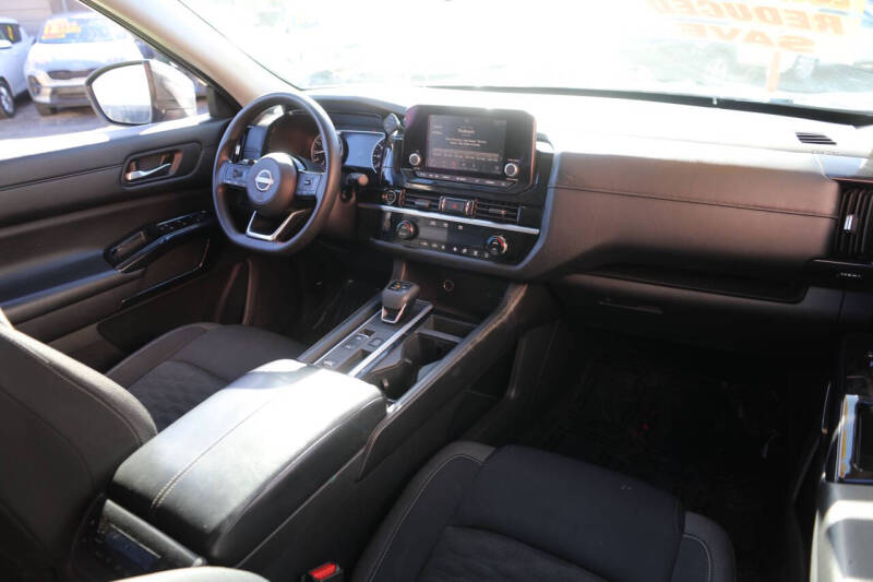2022 Nissan Pathfinder S