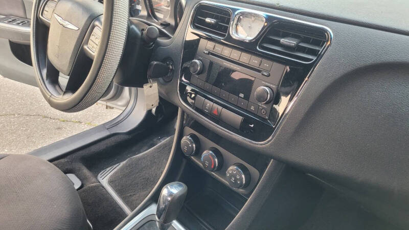 2013 Chrysler 200 LX