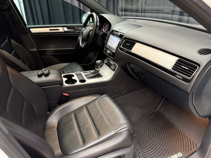 2014 Volkswagen Touareg V6 R-Line