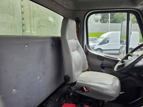 2009 Freightliner M2 106