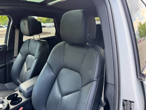 2023 Porsche Macan T