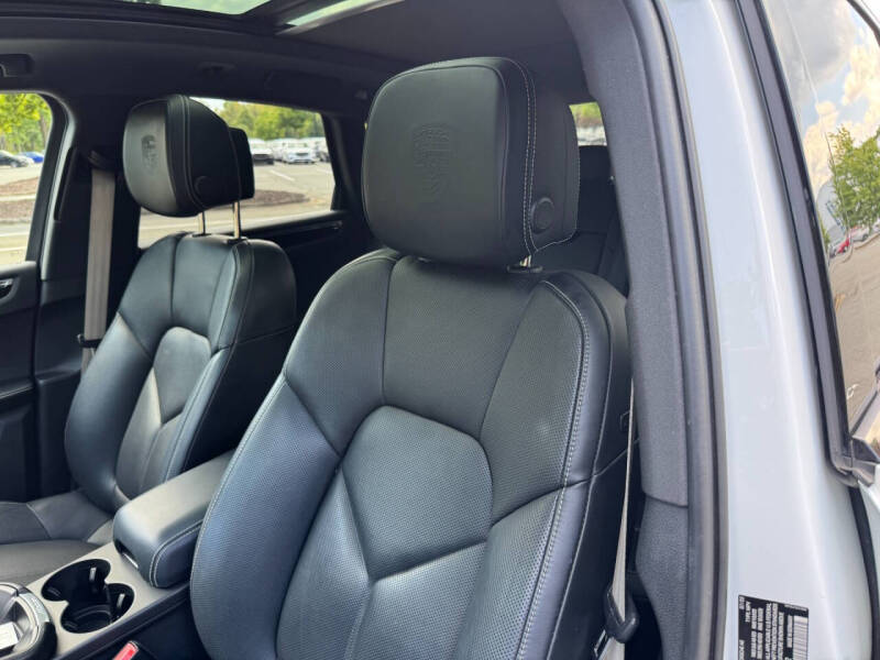 2023 Porsche Macan T