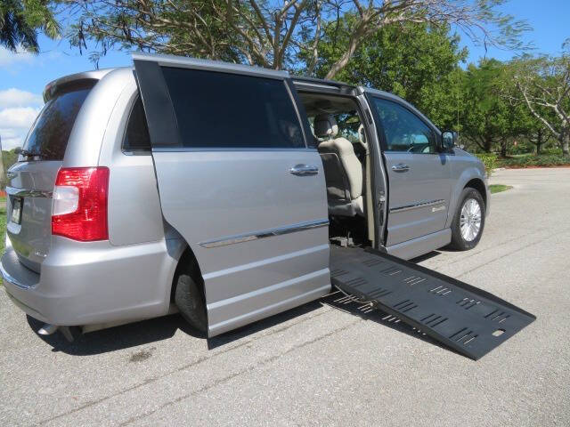2013 Chrysler Town and Country Limited
