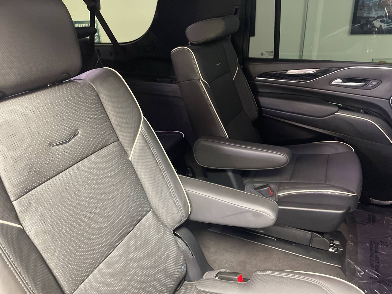 2023 Cadillac Escalade ESV 33