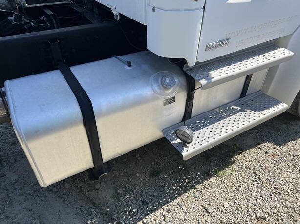 2010 Freightliner Business class M2