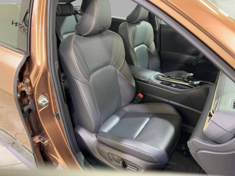 2025 Toyota Crown Platinum