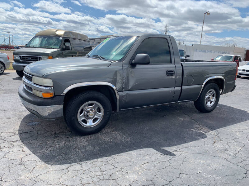 2001 Chevrolet Silverado 1500 for sale at AJOULY AUTO SALES in Moore OK