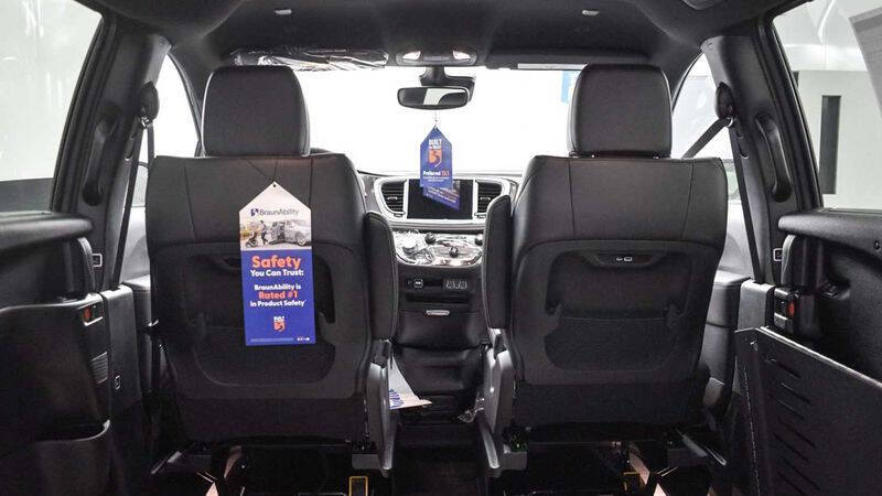 2025 Chrysler Pacifica Select