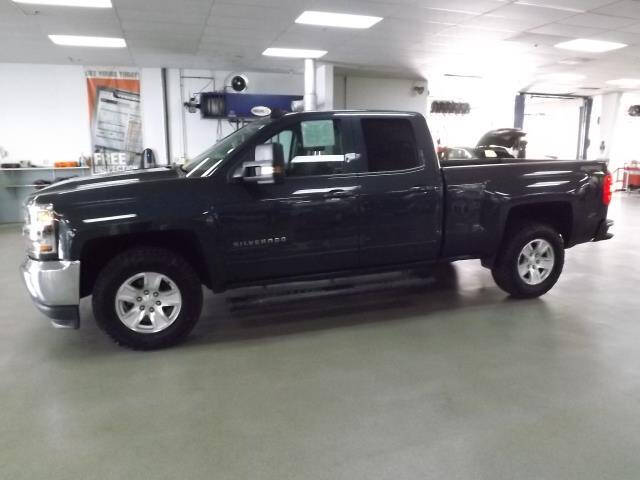 Used 2017 Chevrolet Silverado 1500 LT with VIN 1GCVKREH5HZ178545 for sale in Platteville, WI