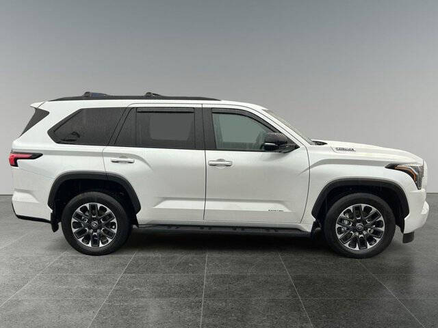 2025 Toyota Sequoia SR5