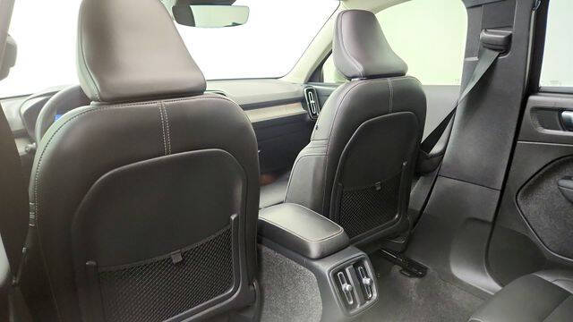 2025 Volvo XC40 B5 Plus Bright Theme