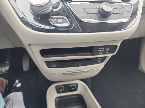 2017 Chrysler Pacifica Touring-L Plus