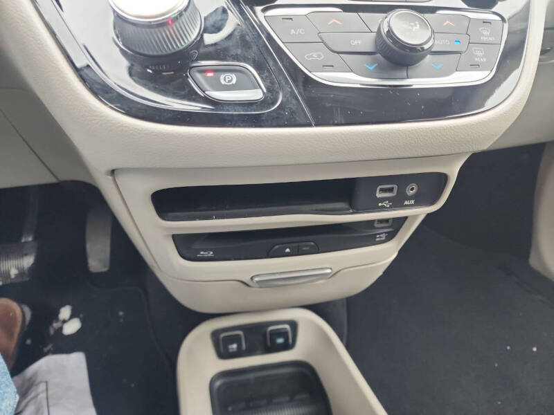 2017 Chrysler Pacifica Touring-L Plus