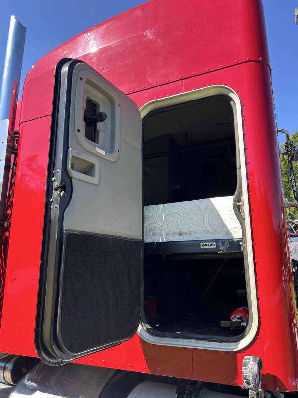 2015 Peterbilt 579 Sleeper Tractor