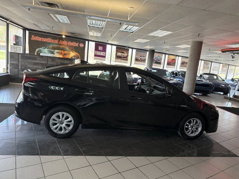 2022 Toyota Prius LE