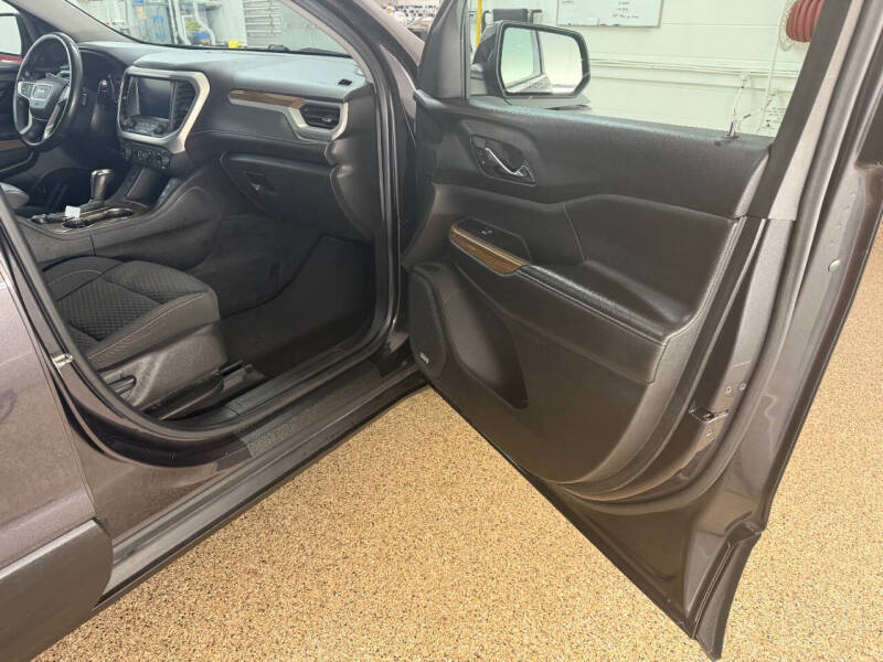 2017 GMC Acadia SLE-2