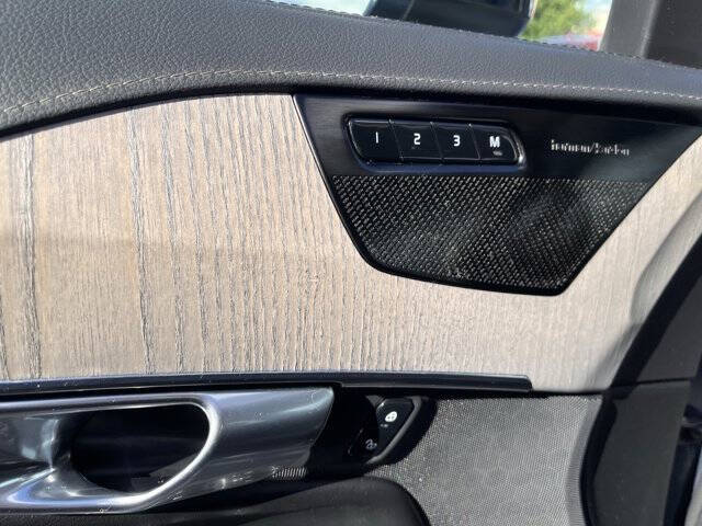 2022 Volvo XC90 Recharge T8 Inscription 6P