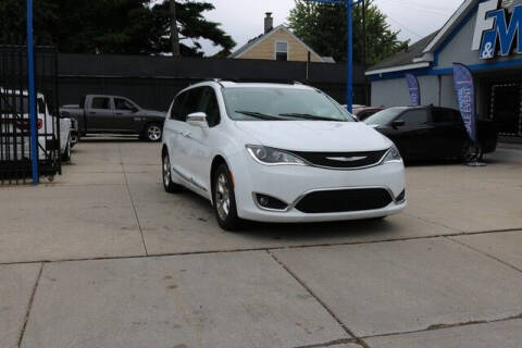2018 Chrysler Pacifica for sale at F & M AUTO SALES in Detroit MI