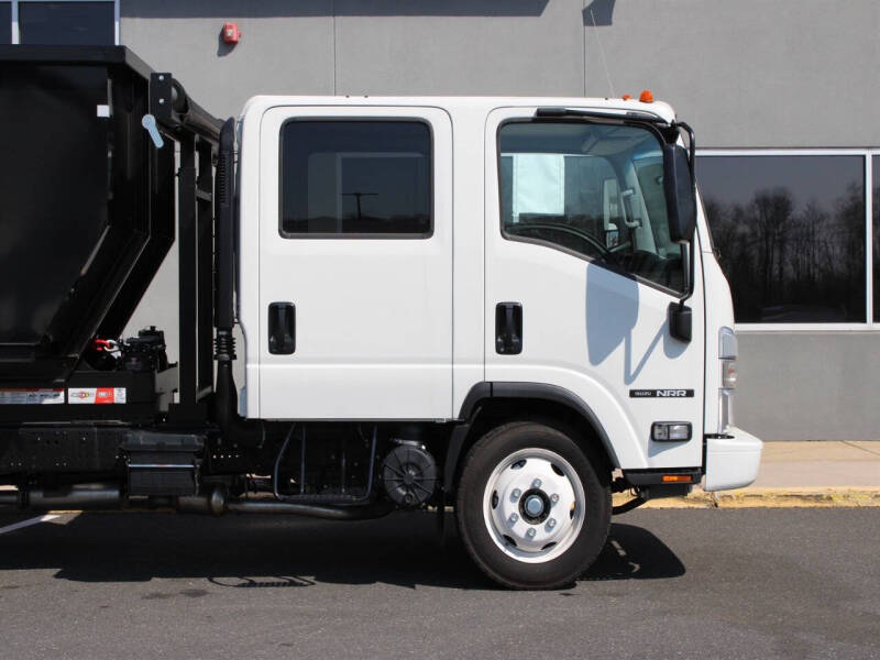 2025 Isuzu NRR