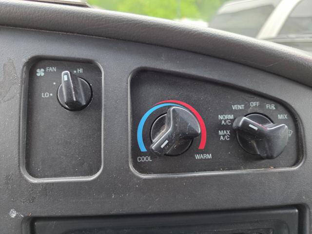 2005 Ford E-Series E-350 SD