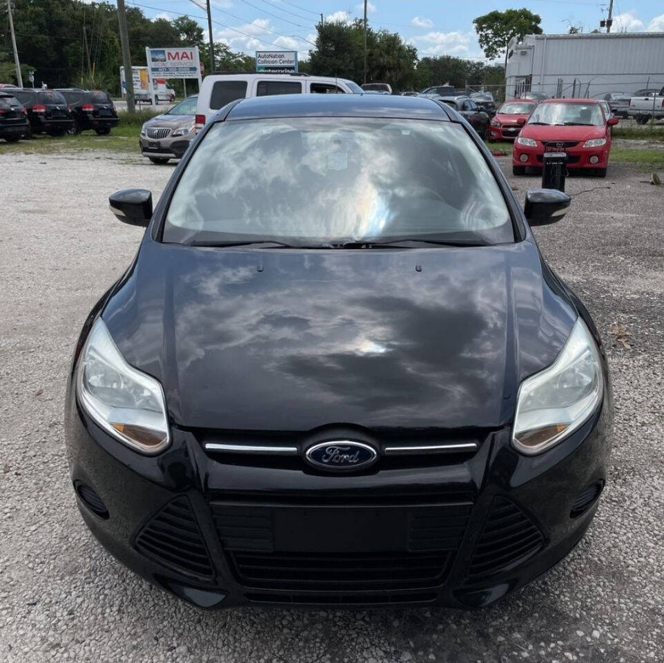 2013 FORD Focus Sedan - $6,900