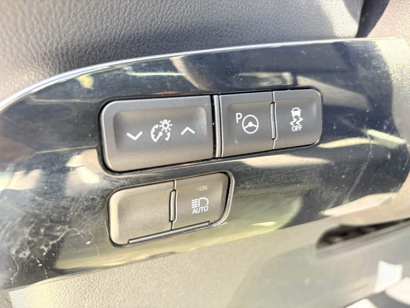 2022 Toyota Prius LE