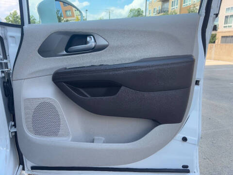 2017 Chrysler Pacifica Touring-L