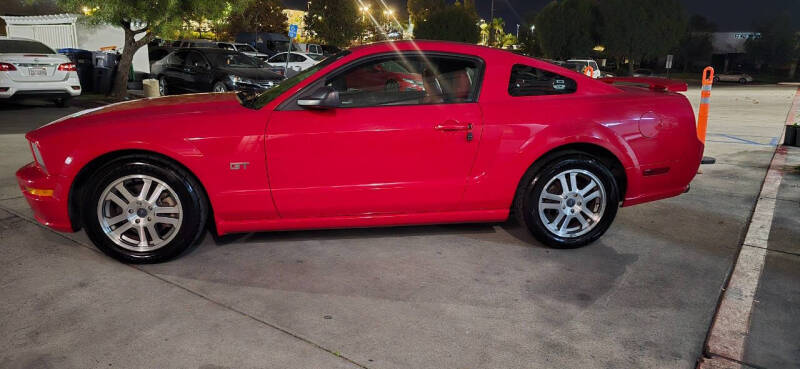 2005 Ford Mustang GT Deluxe