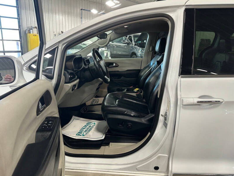 2017 Chrysler Pacifica Touring-L