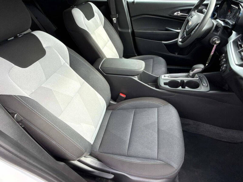 2025 Chevrolet Trax LS