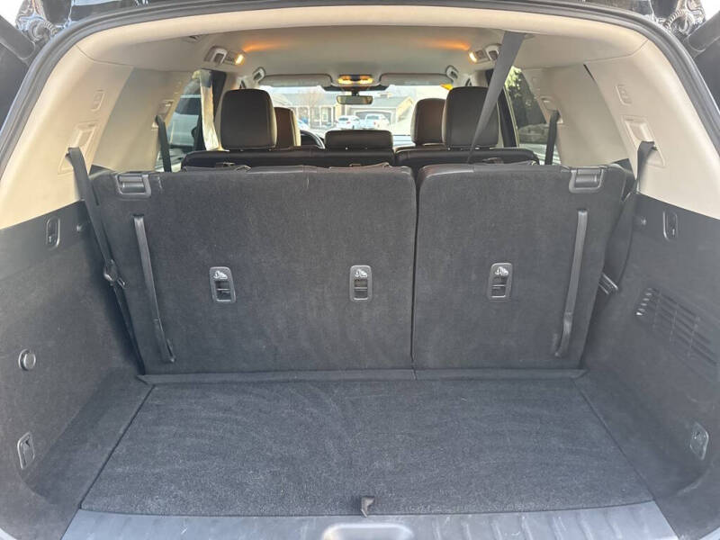 2025 Nissan Pathfinder SL