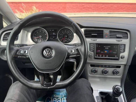 2016 Volkswagen Golf TSI S